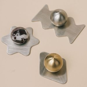 Baldinės rankenėlės HALOHOLD BALL & STEEL PLATE
