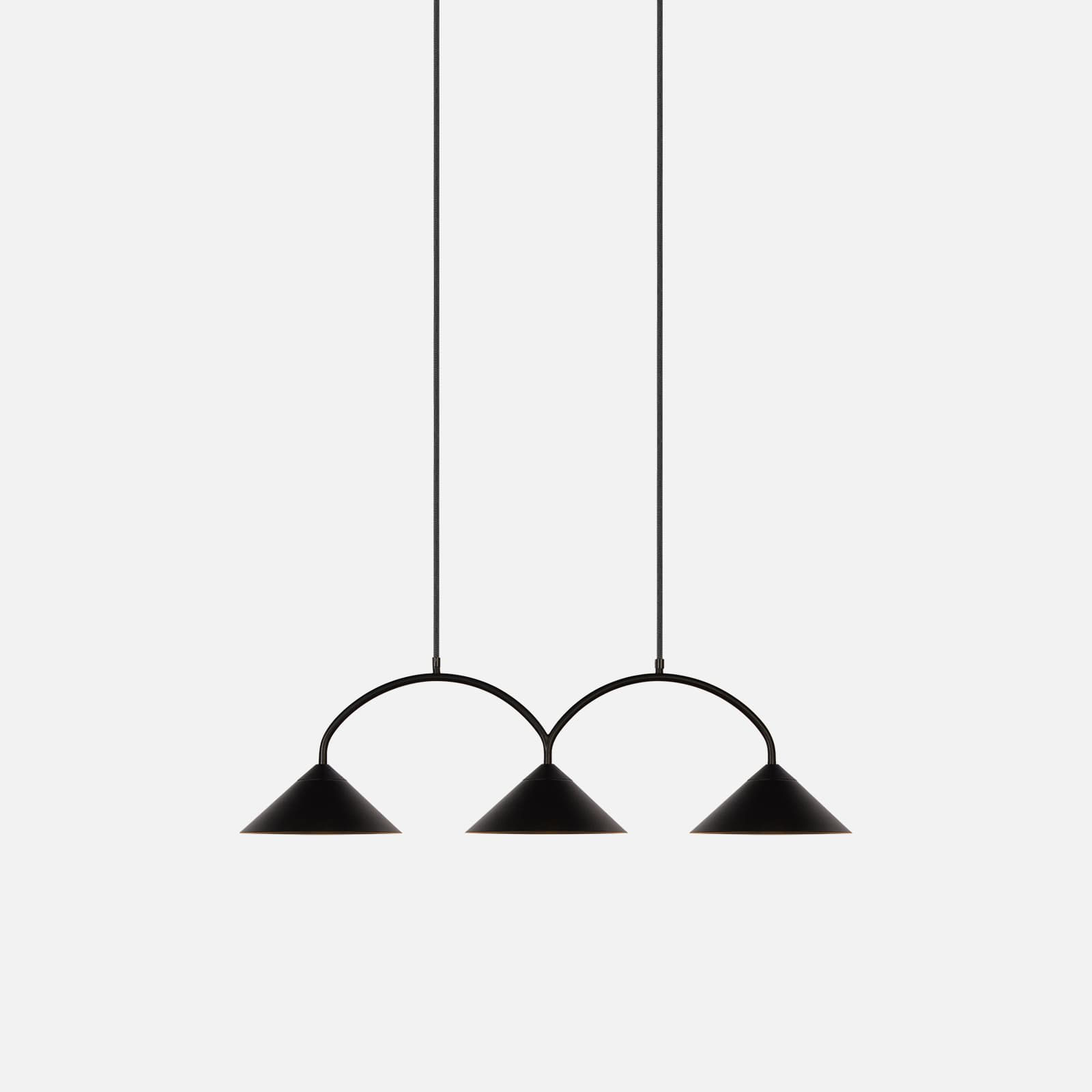 Pakabinamas šviestuvas – Curve 3 Black – Tekstilė & Metalas