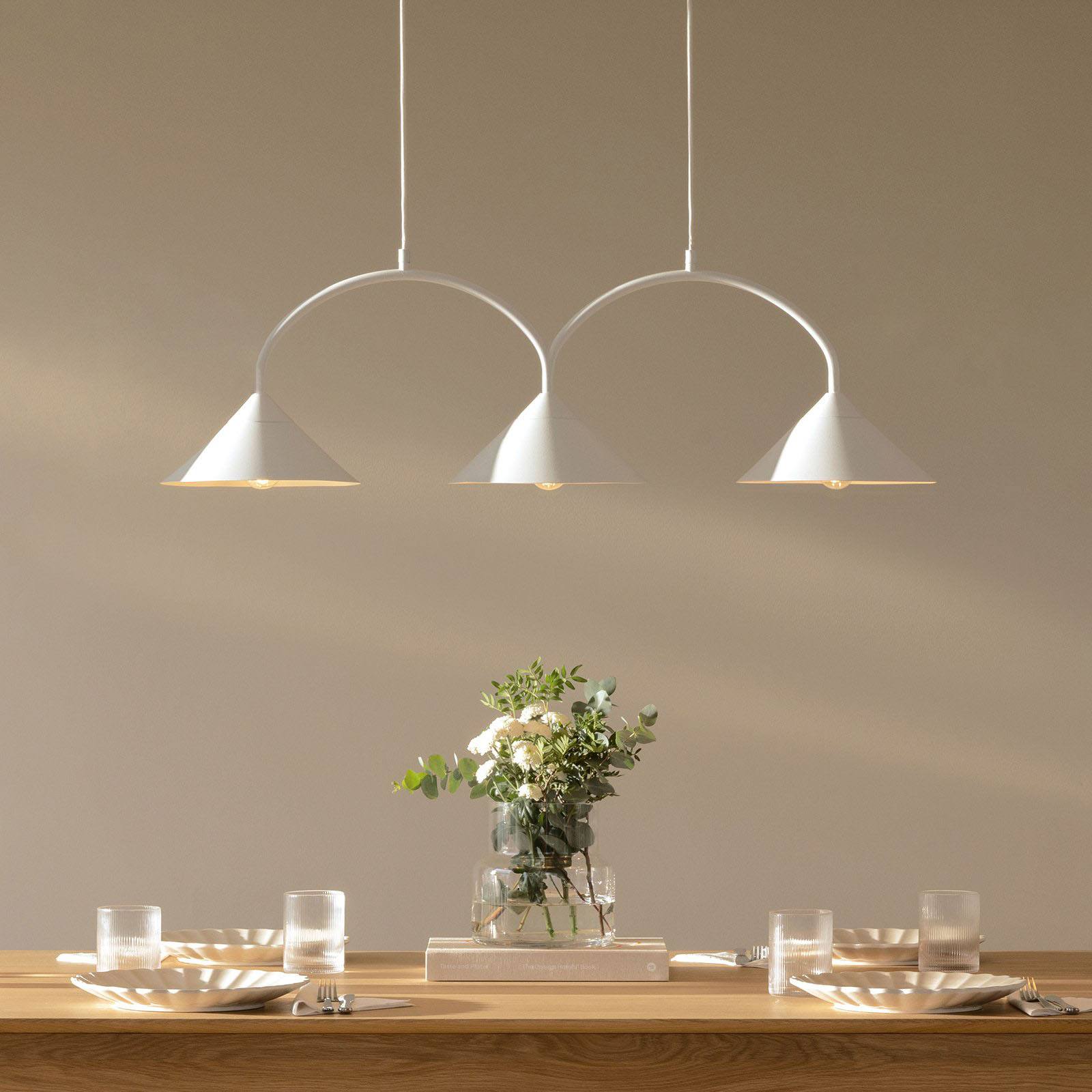 Pakabinamas šviestuvas – Curve 3 White – Tekstilė & Metalas